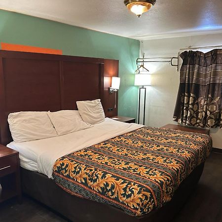 Hillcrest Motel By Oyo Aurora Near Lawrenceburg Zewnętrze zdjęcie