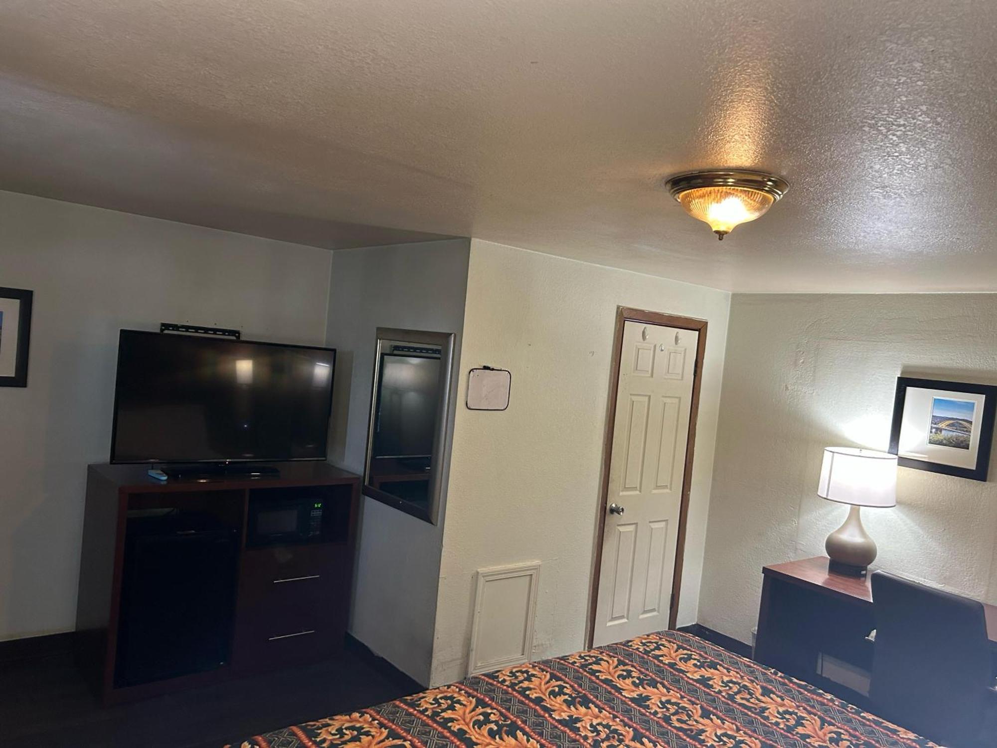 Hillcrest Motel By Oyo Aurora Near Lawrenceburg Zewnętrze zdjęcie