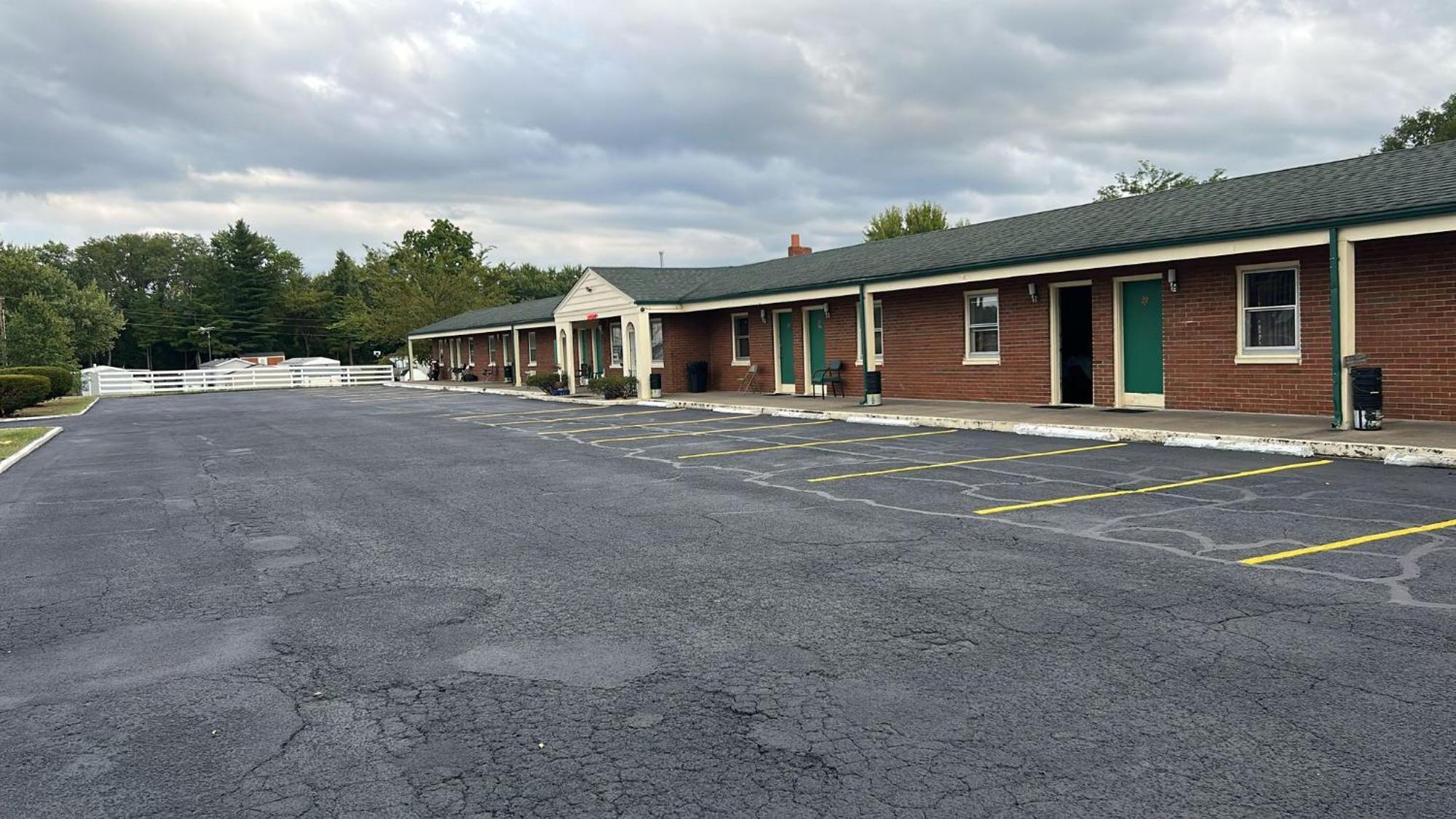Hillcrest Motel By Oyo Aurora Near Lawrenceburg Zewnętrze zdjęcie