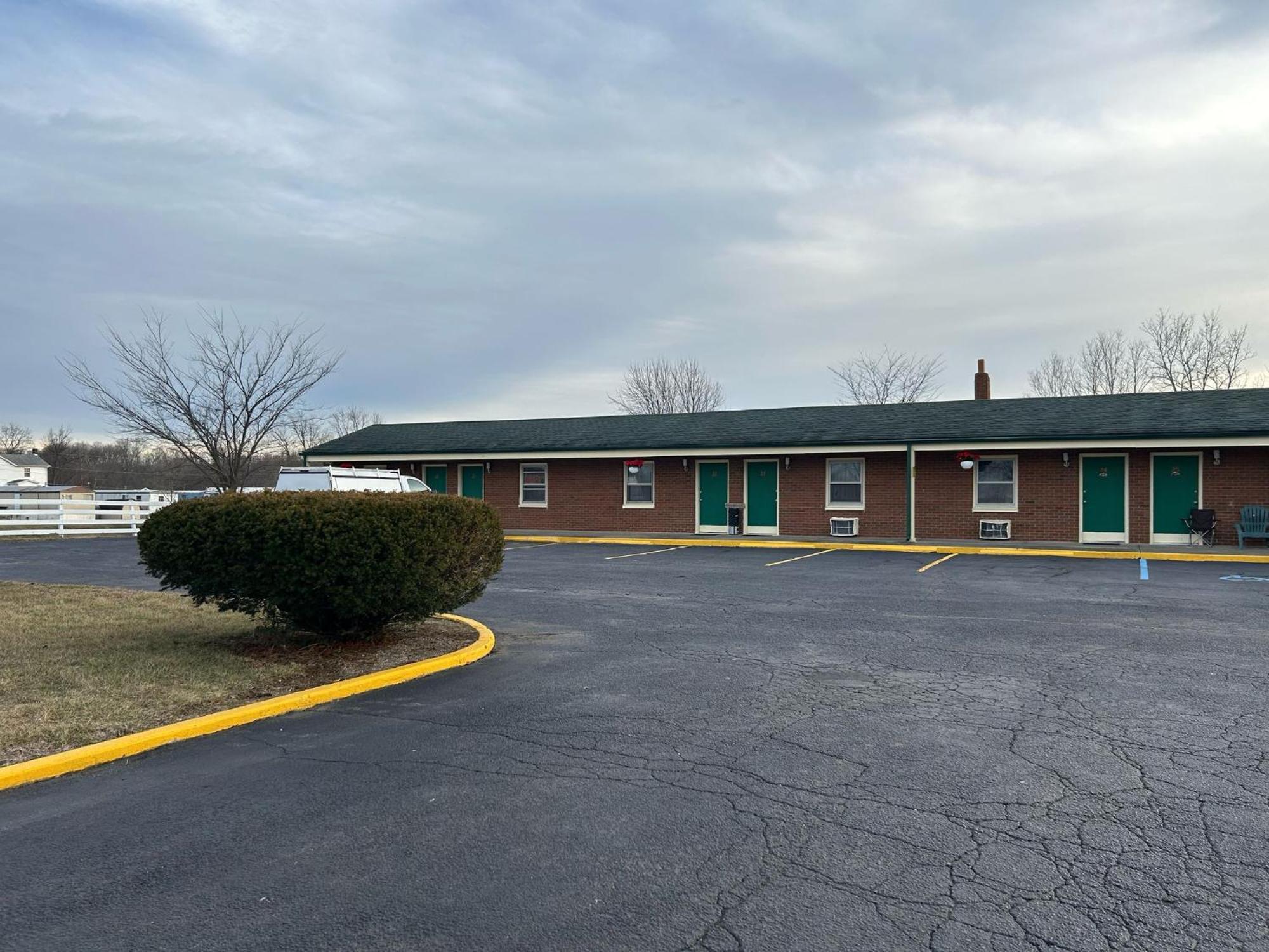 Hillcrest Motel By Oyo Aurora Near Lawrenceburg Zewnętrze zdjęcie