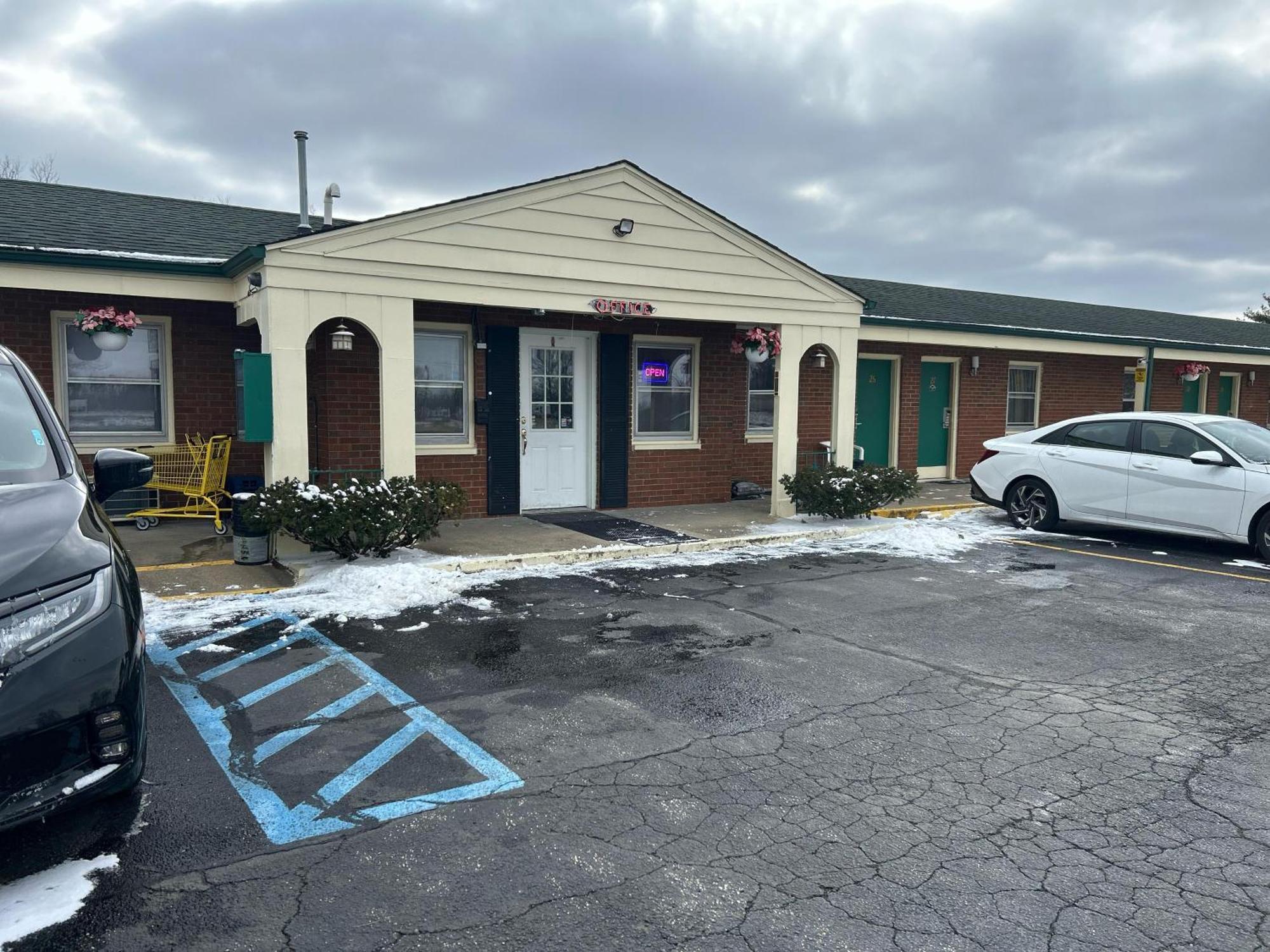Hillcrest Motel By Oyo Aurora Near Lawrenceburg Zewnętrze zdjęcie